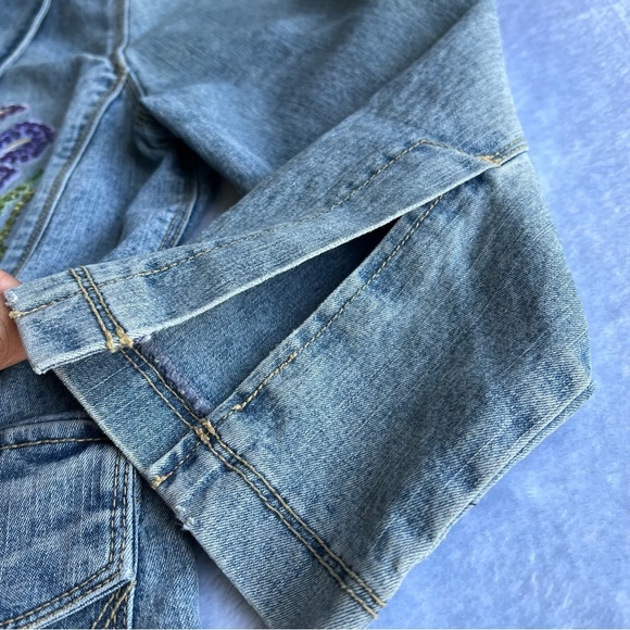 Women’s Sz M Classic Embroidered Denim Blazer Jacket Collar Neckline - Picture 5 of 16